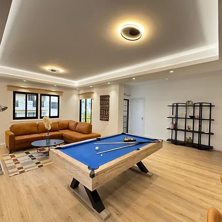 Gamehouse In The Center