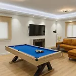 Gamehouse In The Center