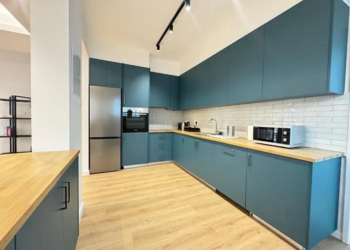 Gamehouse In The Center *