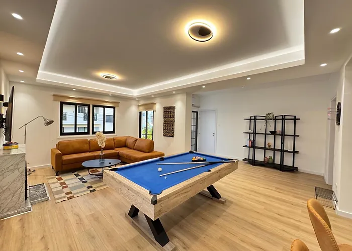 Gamehouse In The Center